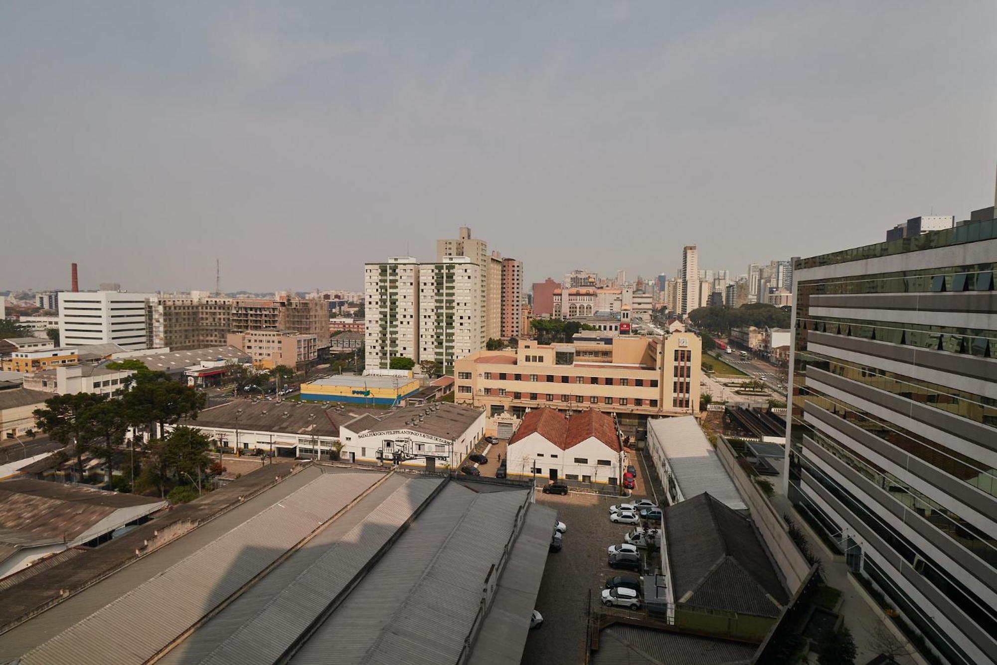 Estudio Aconchegante No Centro De Curitiba - Ar Condicio E Localizacao Perfeita! Esterno foto